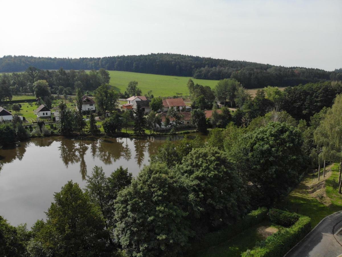 Отель Statek Cesky Dvur Postupice Экстерьер фото